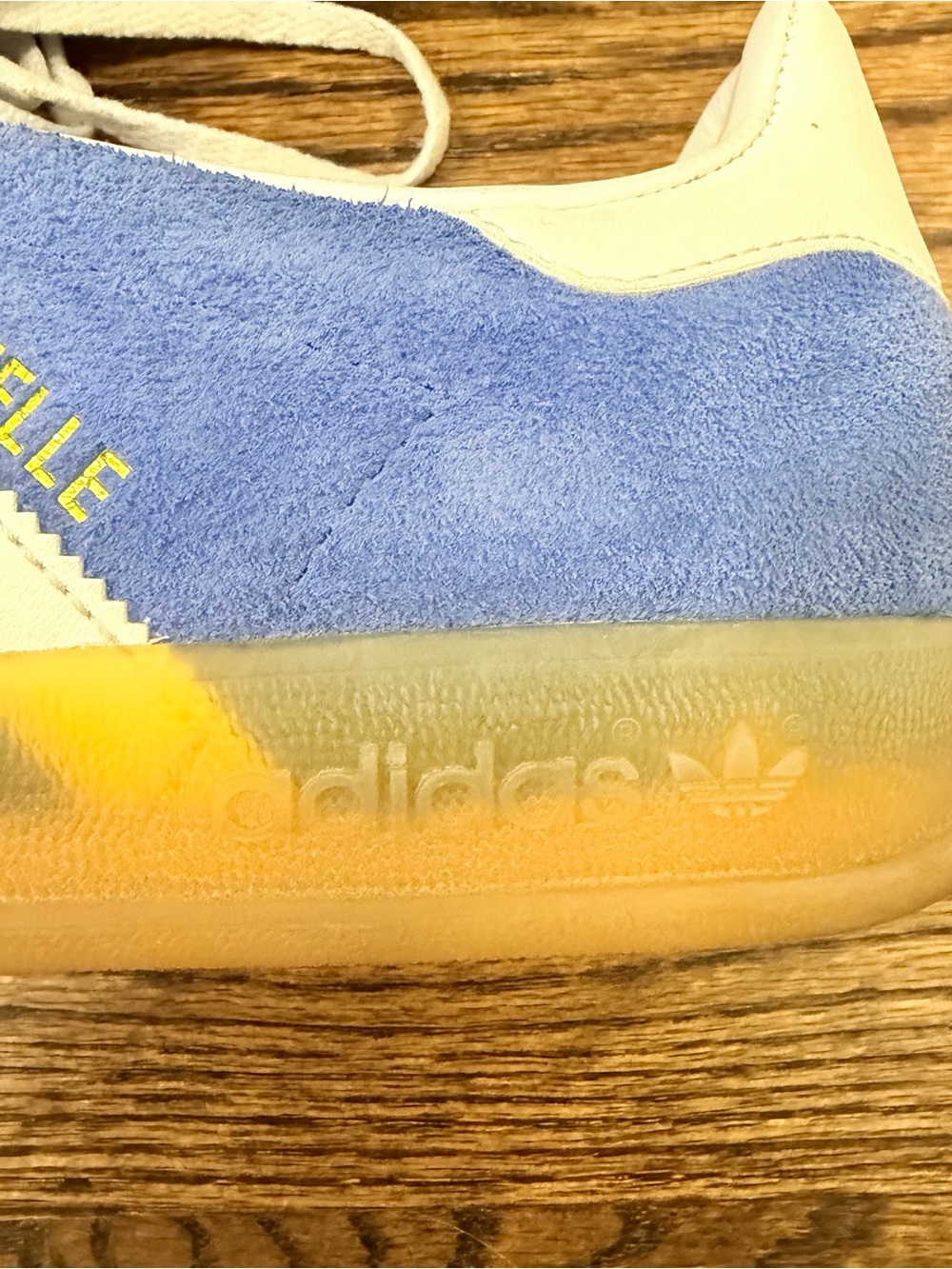 adidas Women’s Gazelle Suede Sneakers in Blue and White with Gum Sole - size 8 - Picture 2 of 6